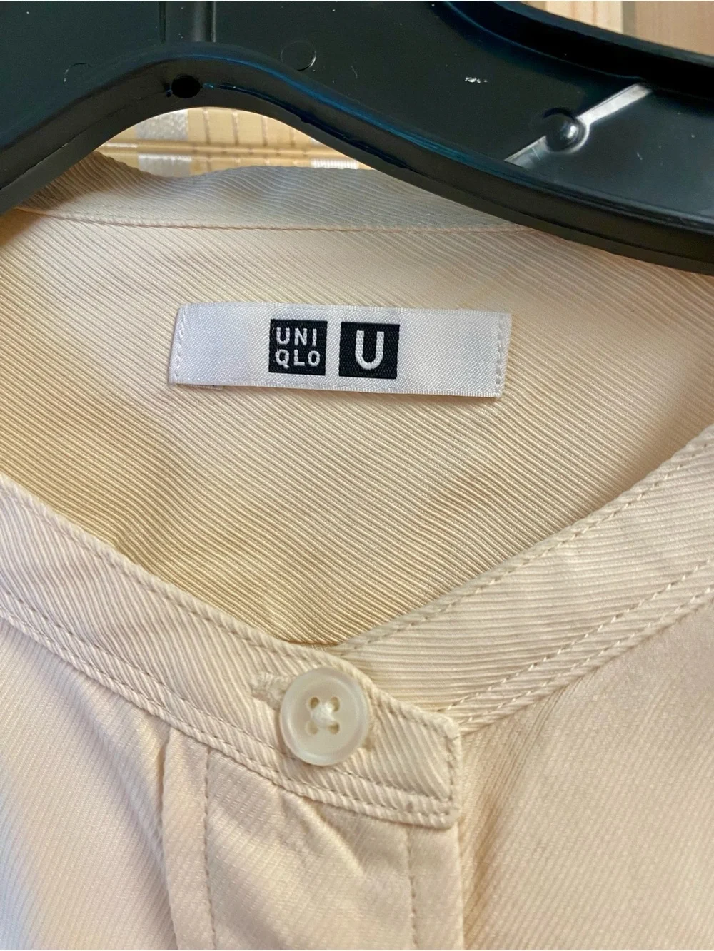 UNIQLO NWT Women’s Cream Button-Front Collarless Shirt by Christophe Lemaire.